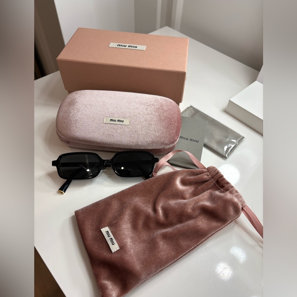 AUTHENTIC Miu Miu Sunglasses Rectangle frame - Picture 2 of 9